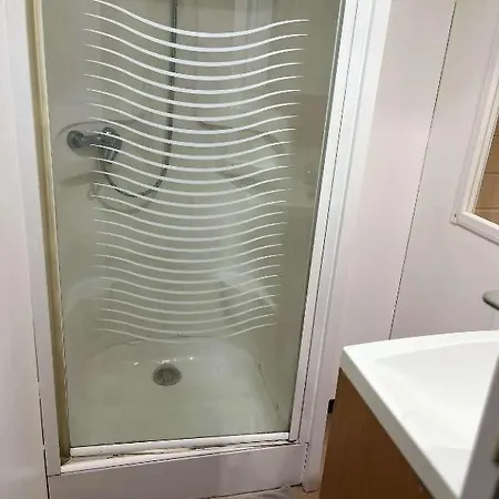 Mobile Au Bord Du D'aiguebelette אתר קמפינג Nances